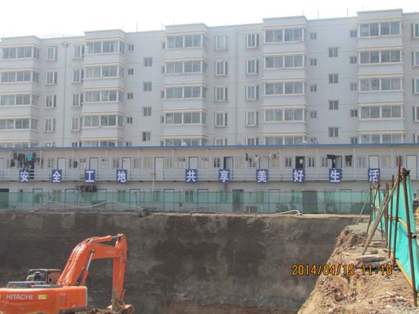 兰州市东岗东路保障性住房项目正在进行基坑土方作业.jpg