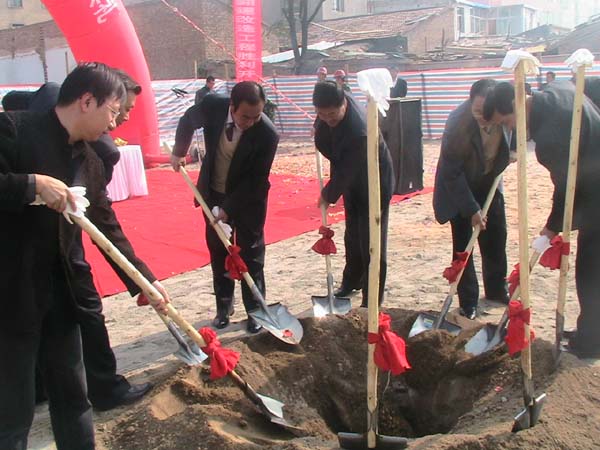 兰州市房地产经营公司的十里店24—38#楼职工住宅楼工程奠基仪式.jpg